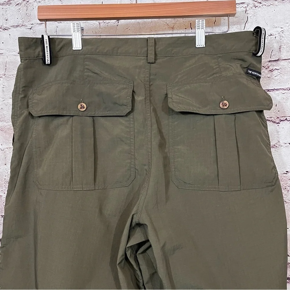 The North Face Green 2 in 1 Convertible Zip Nylon Hiking Pants
